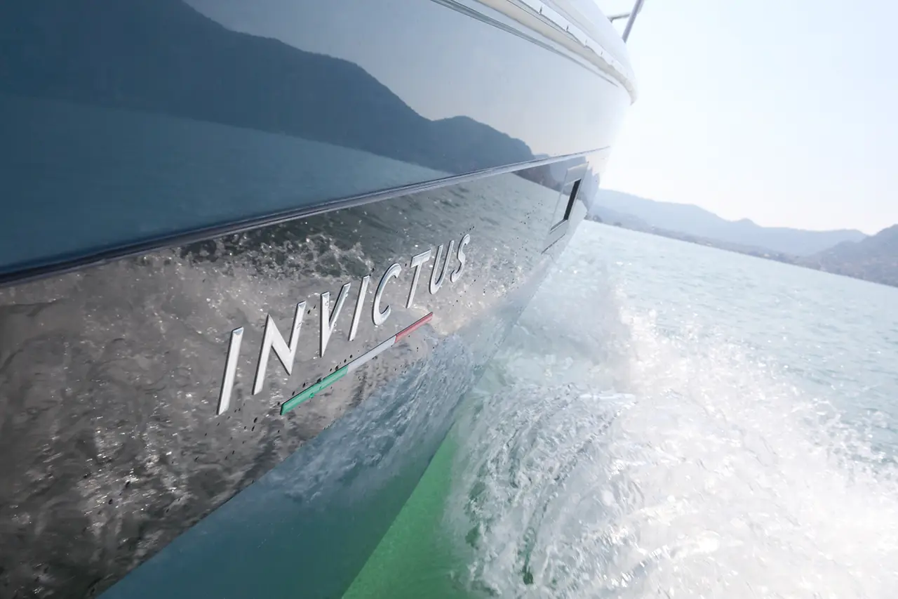 Premiere beim Cannes Yachting Festival 2019 – Invictus CX 270