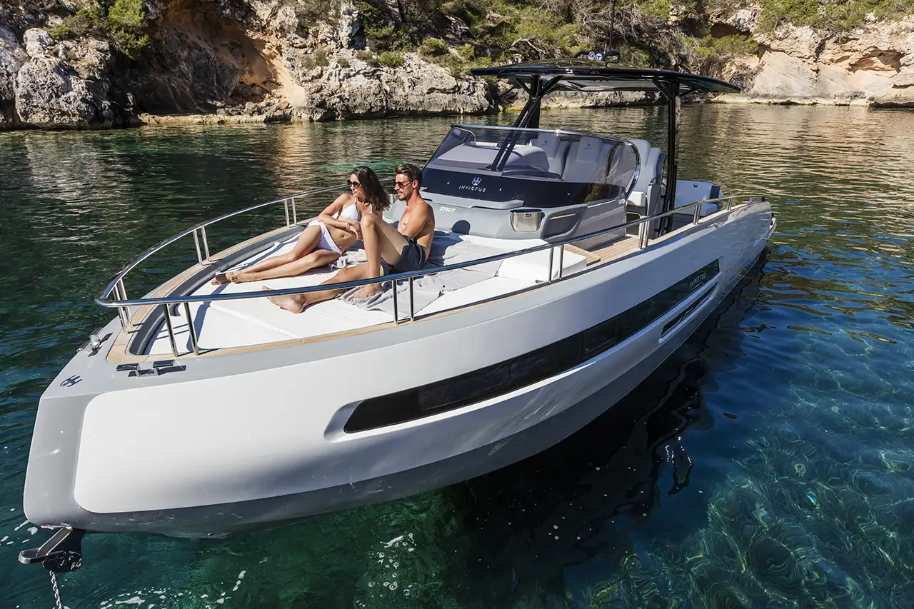Invictus 370 gt European Powerboat of the Year
